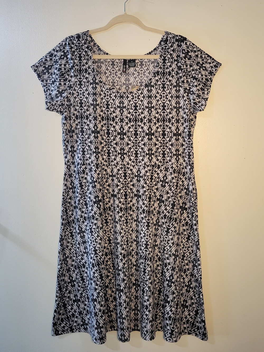 Ultra Flirt Plus (Women's 1X) Black & White Geometric Ikat T-shirt Swing Dress